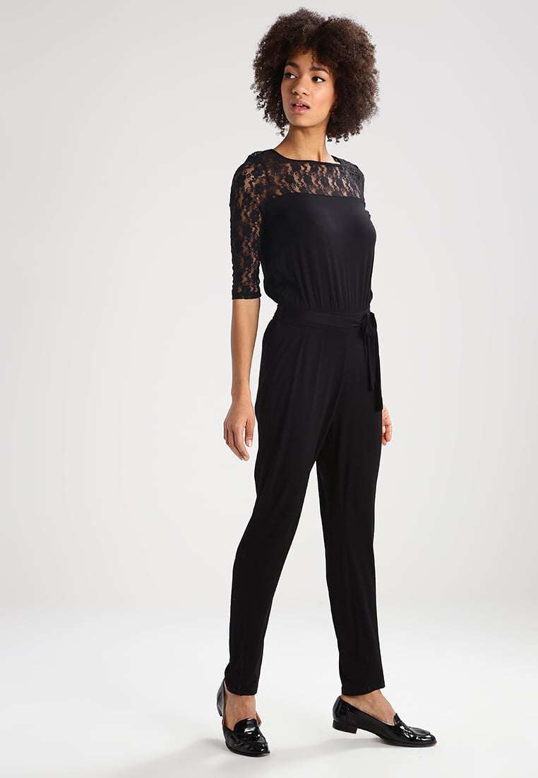 Jumpsuit nero in pizzo