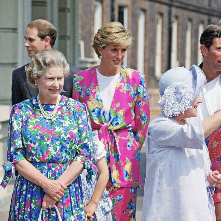La regina adora gli abiti colorati
