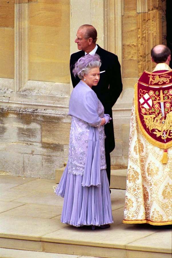 La regina con un abito lilla