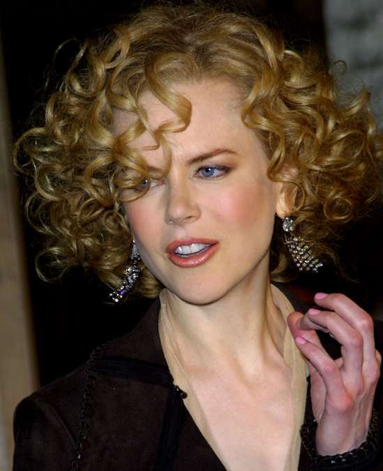 Nicole Kidman con capelli corti e ricci