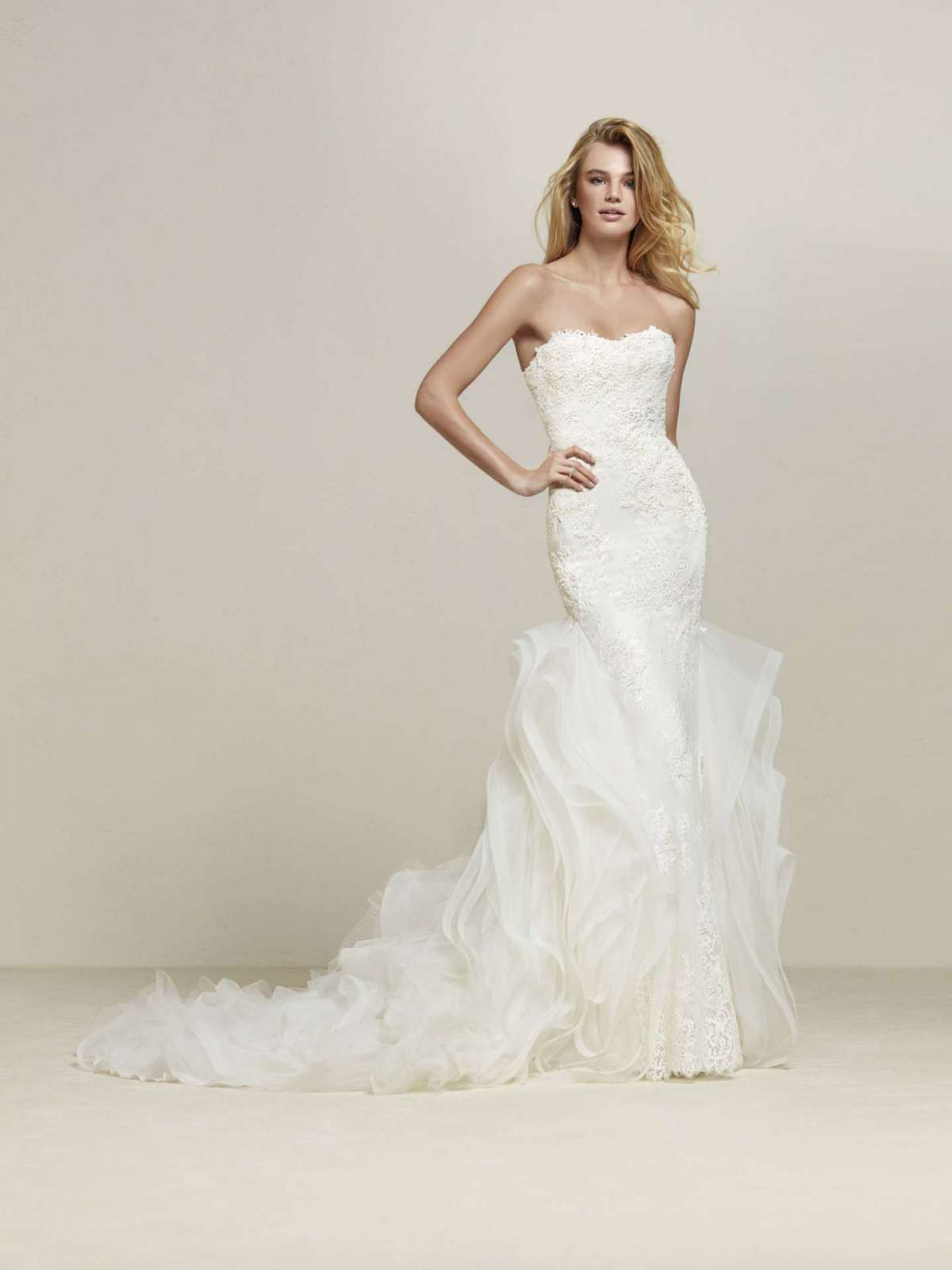 Vestito da sposa a sirena con ruches Pronovias