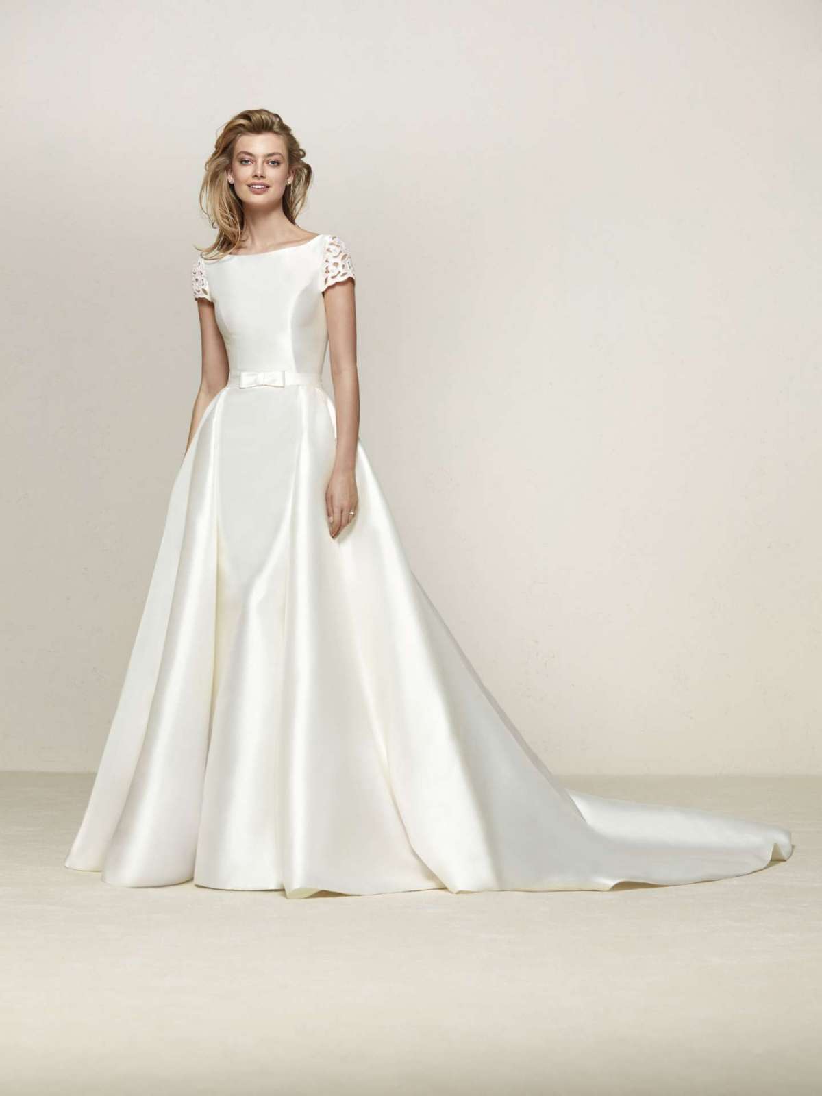 Vestito da sposa con cintura Pronovias