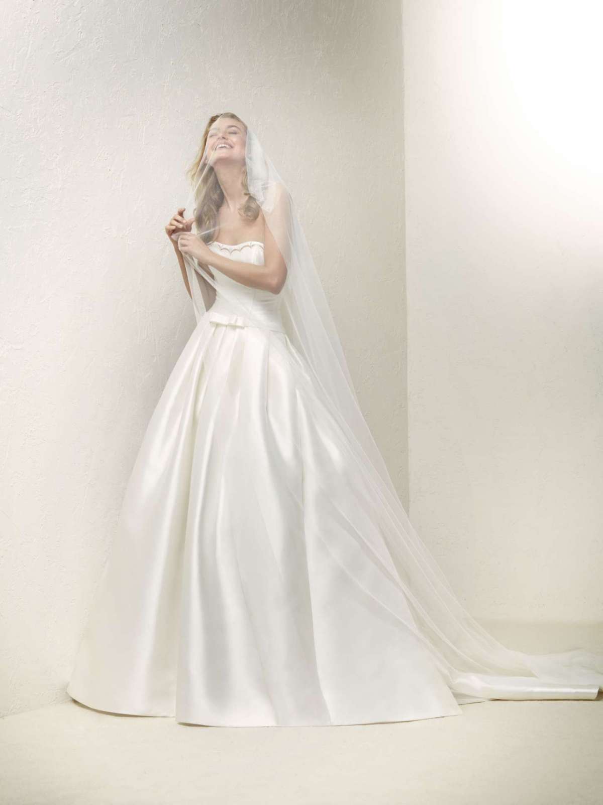 Vestito da sposa in mikado