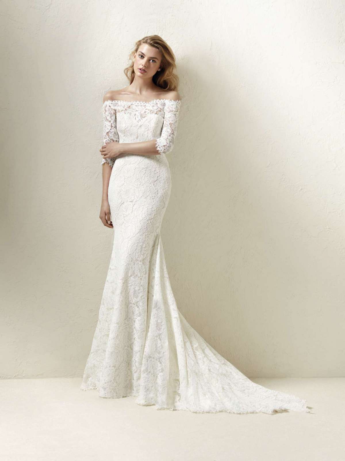 Vestito Pronovias con scollatura omerale