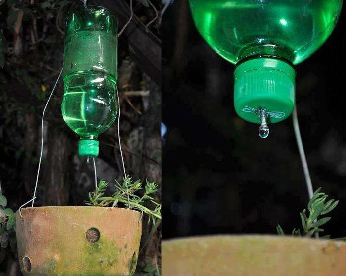 Dosatore per l'acqua con bottiglie