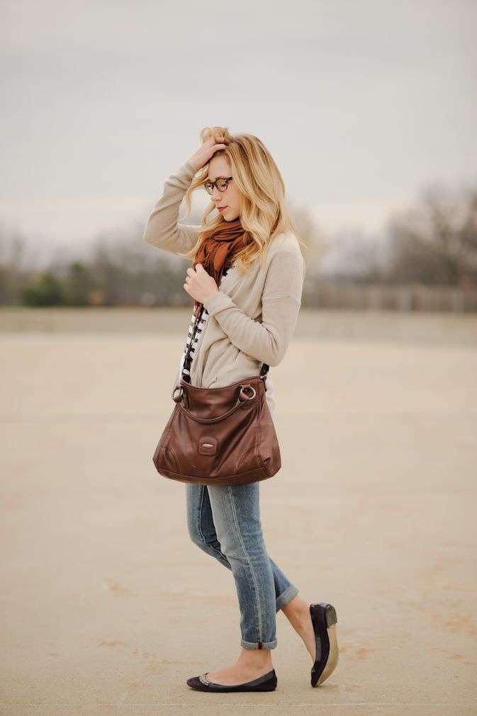 Look con cardigan beige