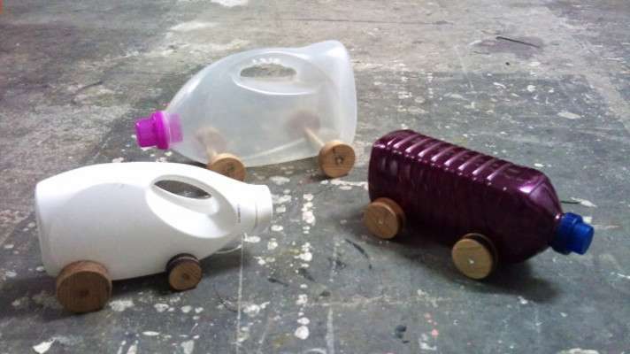 Macchinine di plastica per bimbi