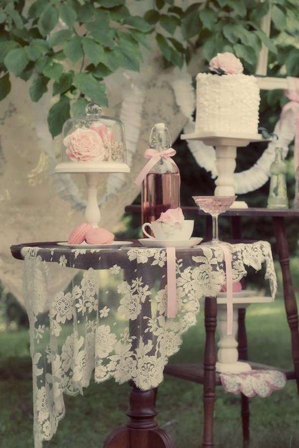 Tavoli con decorazioni shabby chic