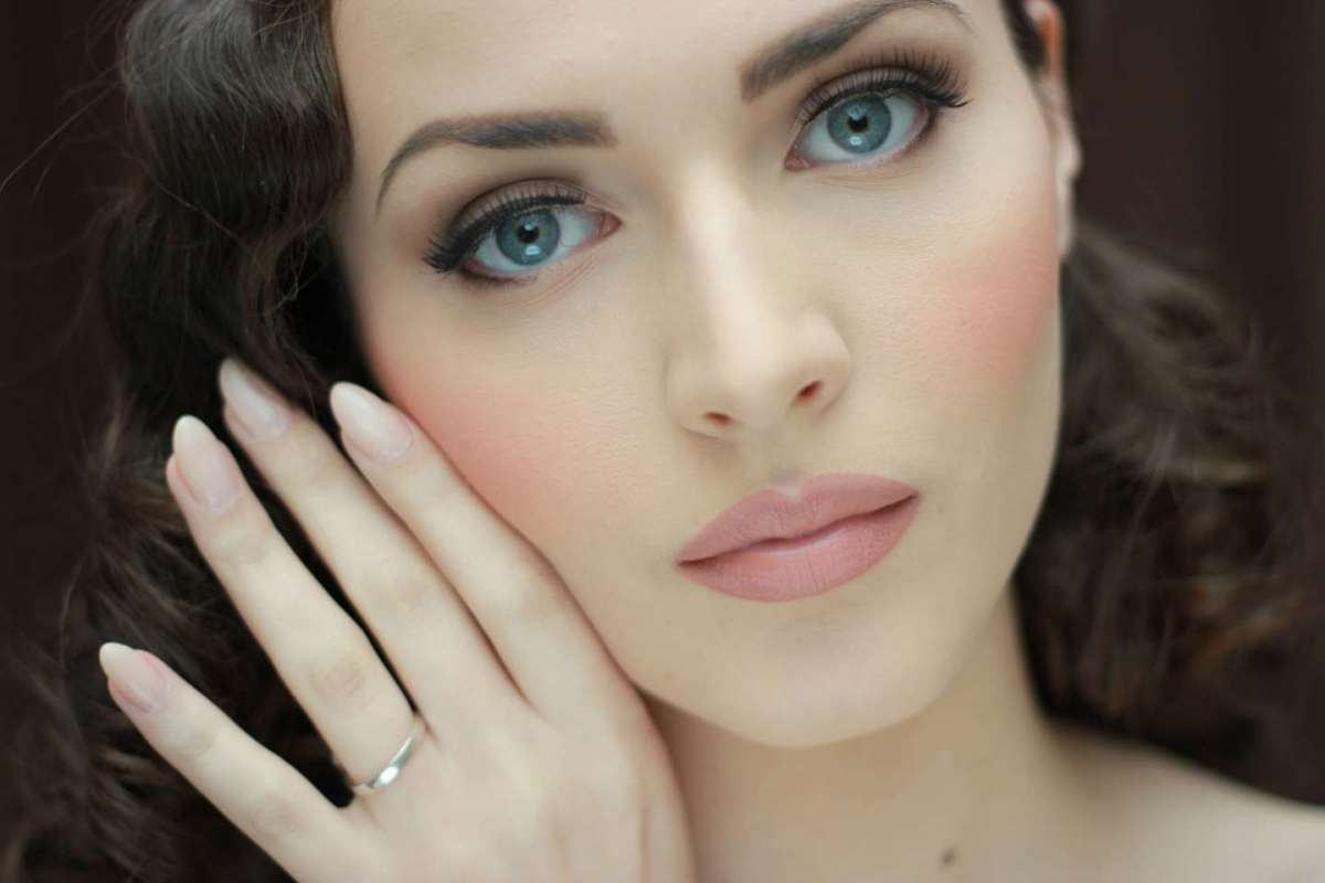 Trucco naturale per la sposa con occhi azzurri