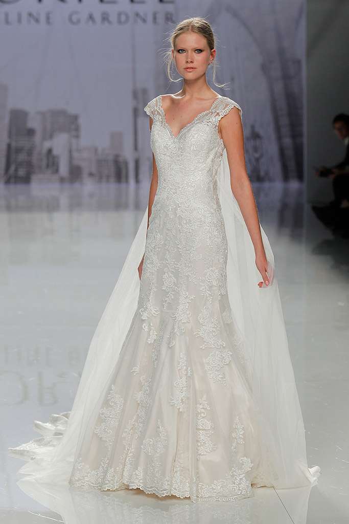 Abito da sposa con strascico Morilee