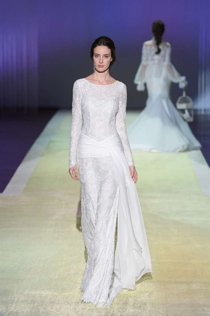 Abito da sposa in pizzo a maniche lunghe Atelier Emé