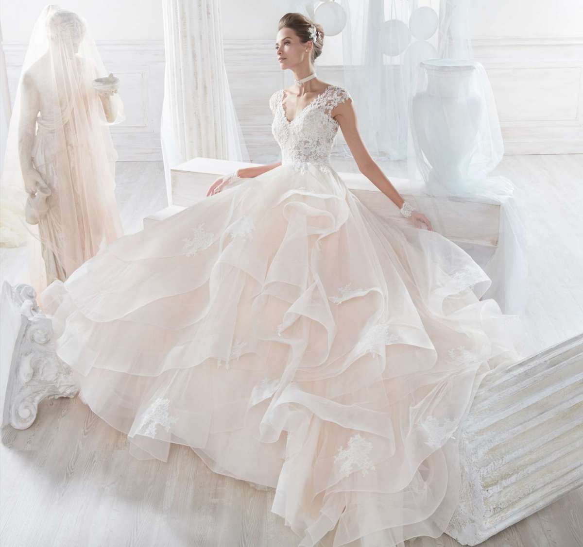 Abito da sposa rosa in tulle Nicole Spose