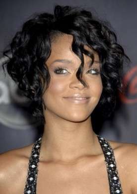 Caschetto mosso scalato di Rihanna