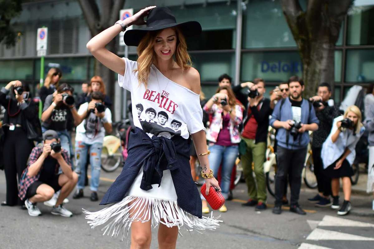 Chiara Ferragni con maxi t-shirt con frange