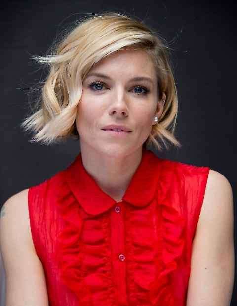 Il caschetto mosso di Sienna Miller