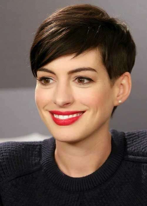 Il pixie cut di Anne Hathaway