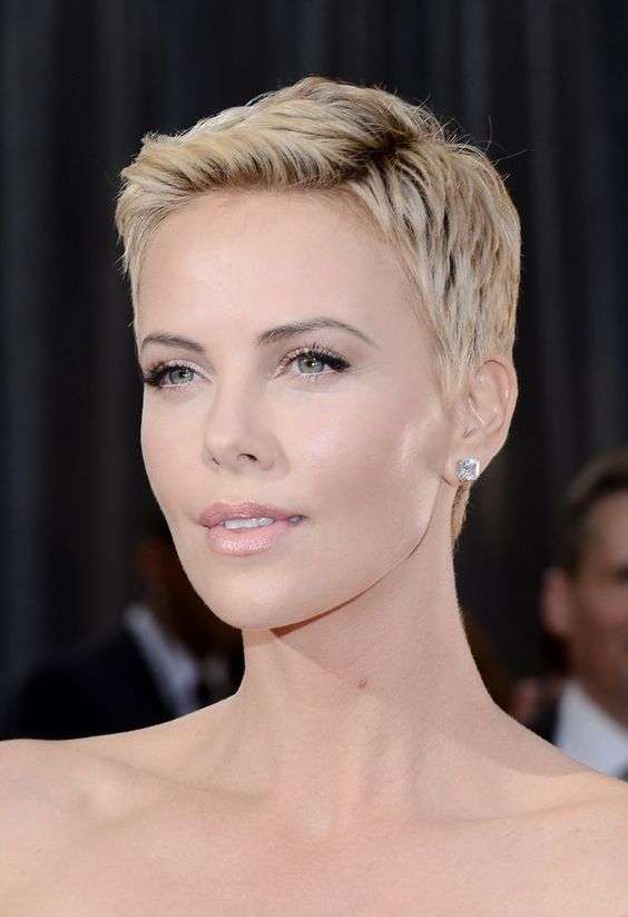 Il pixie cut di Charlize Theron