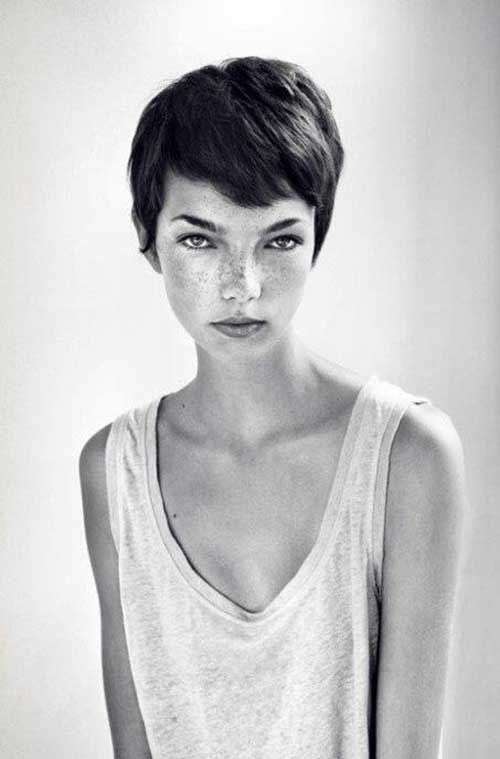 Pixie cut con frangia ciuffo