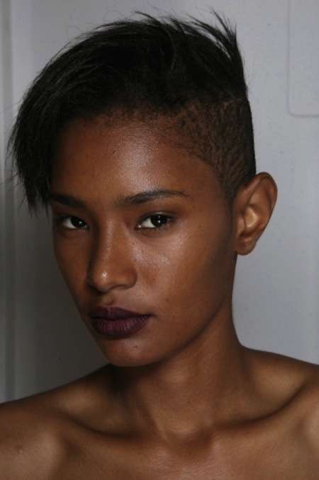 Pixie cut con rasatura laterale