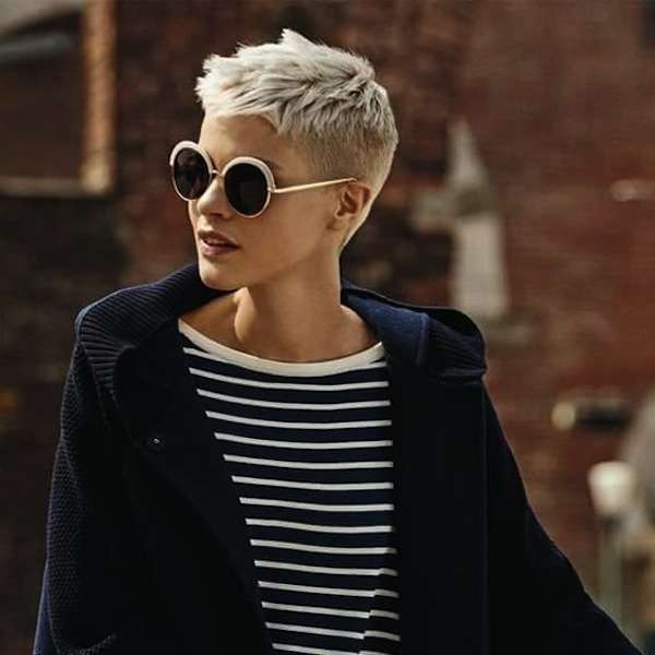 Pixie cut cortissimo rasato ai lati