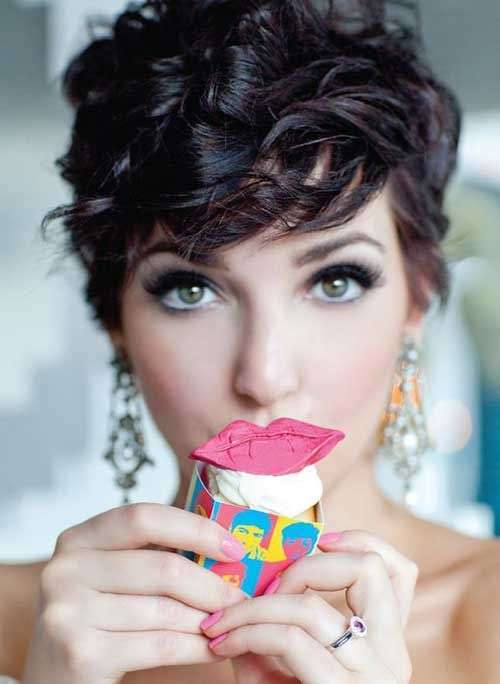 Pixie cut per capelli ricci