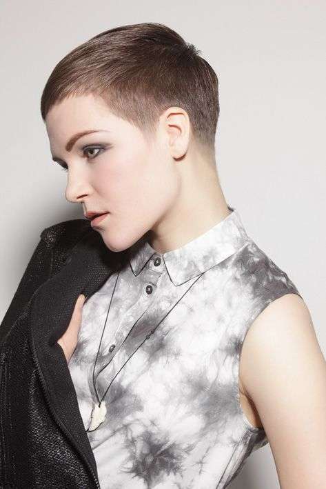 Pixie cut rasato sotto
