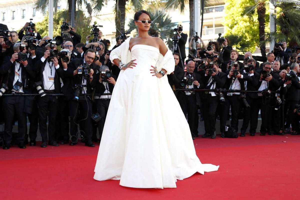 Rihanna in bianco