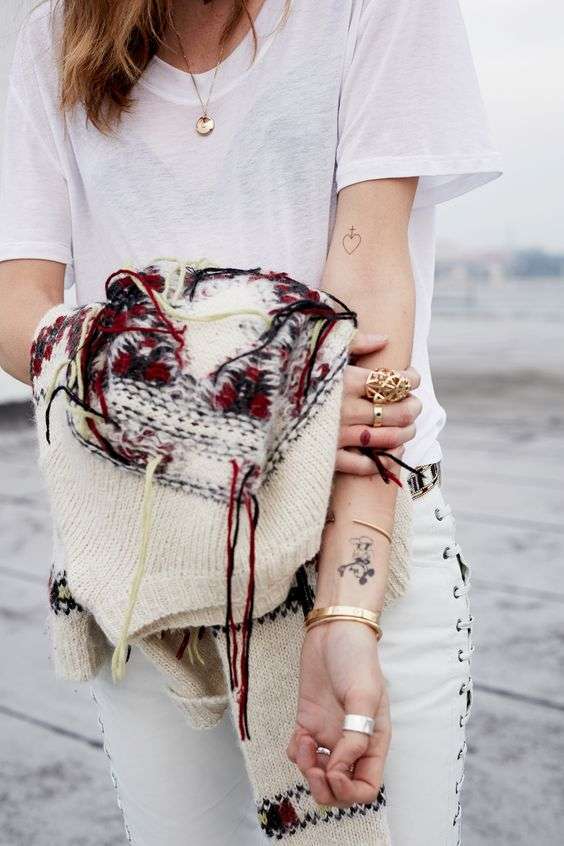 Tatuaggio Mickey Mouse sul polso