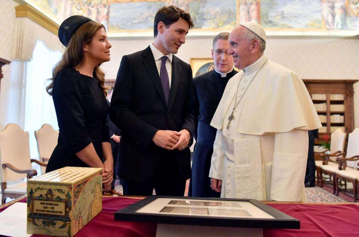 Trudeau e sua moglie accolti dal Papa