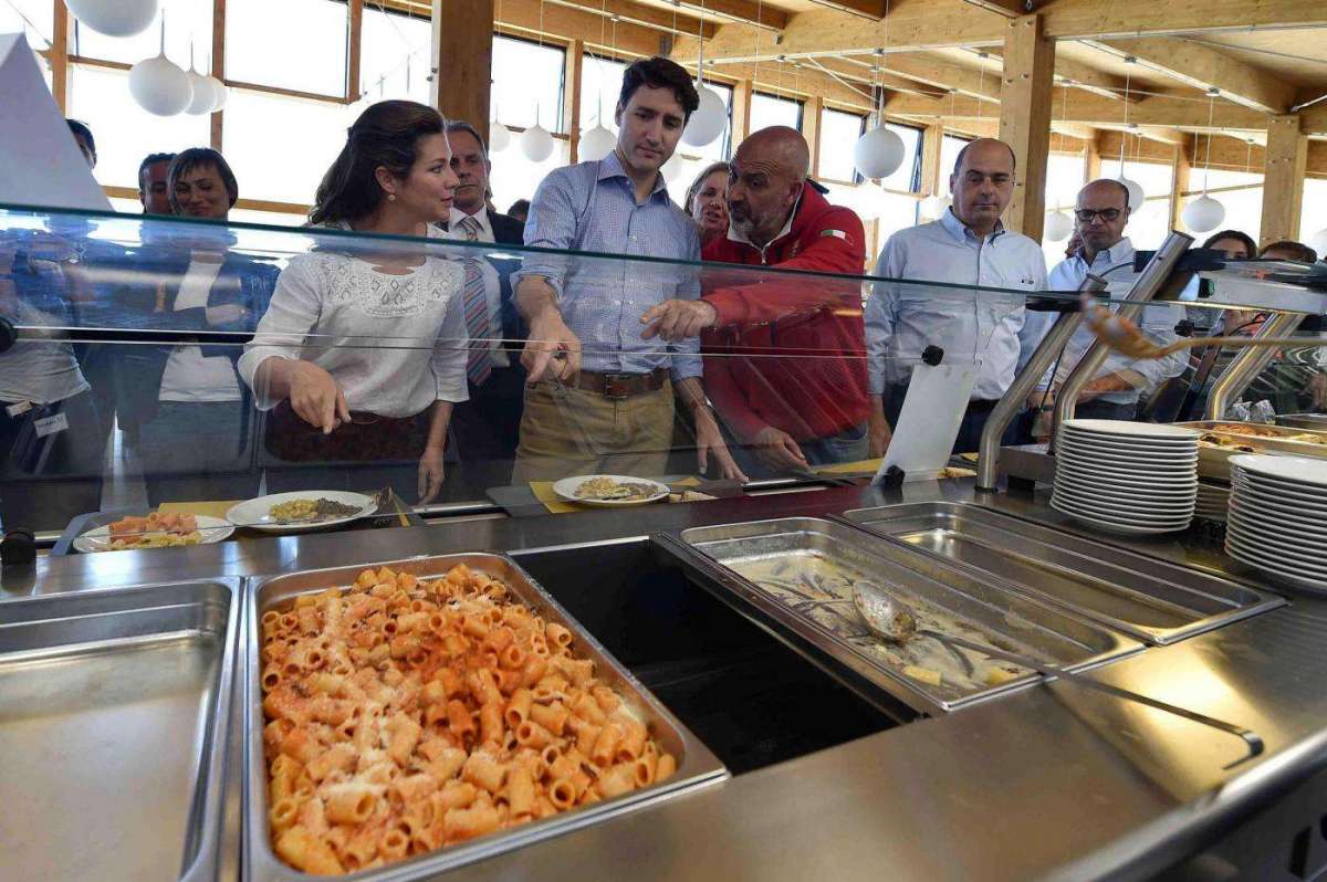 Trudeau insieme al sindaco di Amatrice