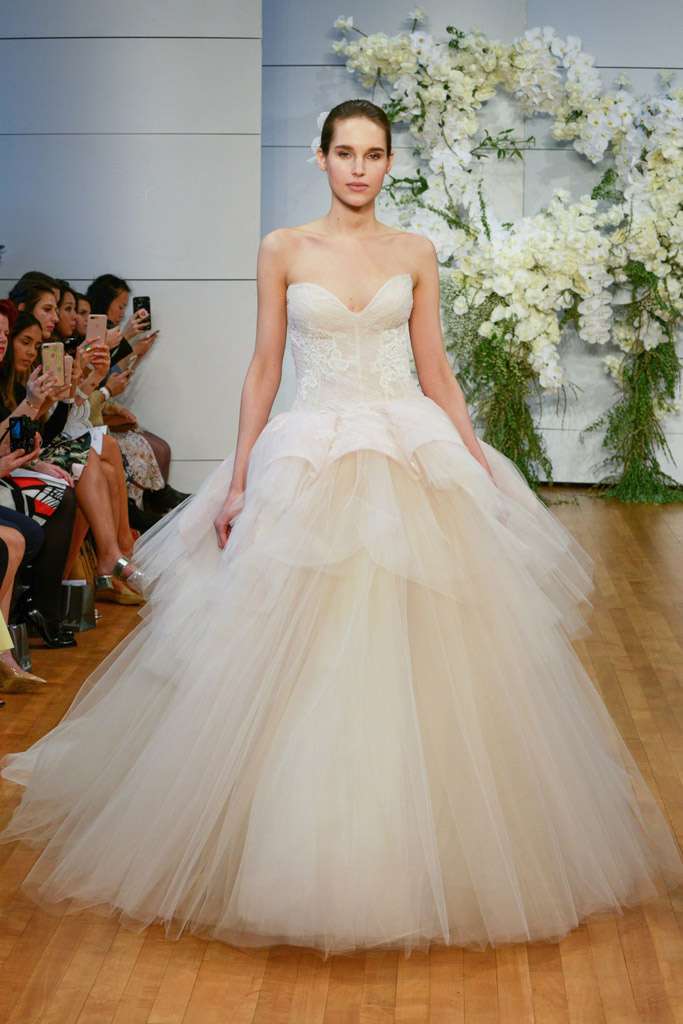 Abito da sposa champagne Monique Lhuillier