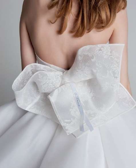 Abito da sposa in pizzo Antonio Riva