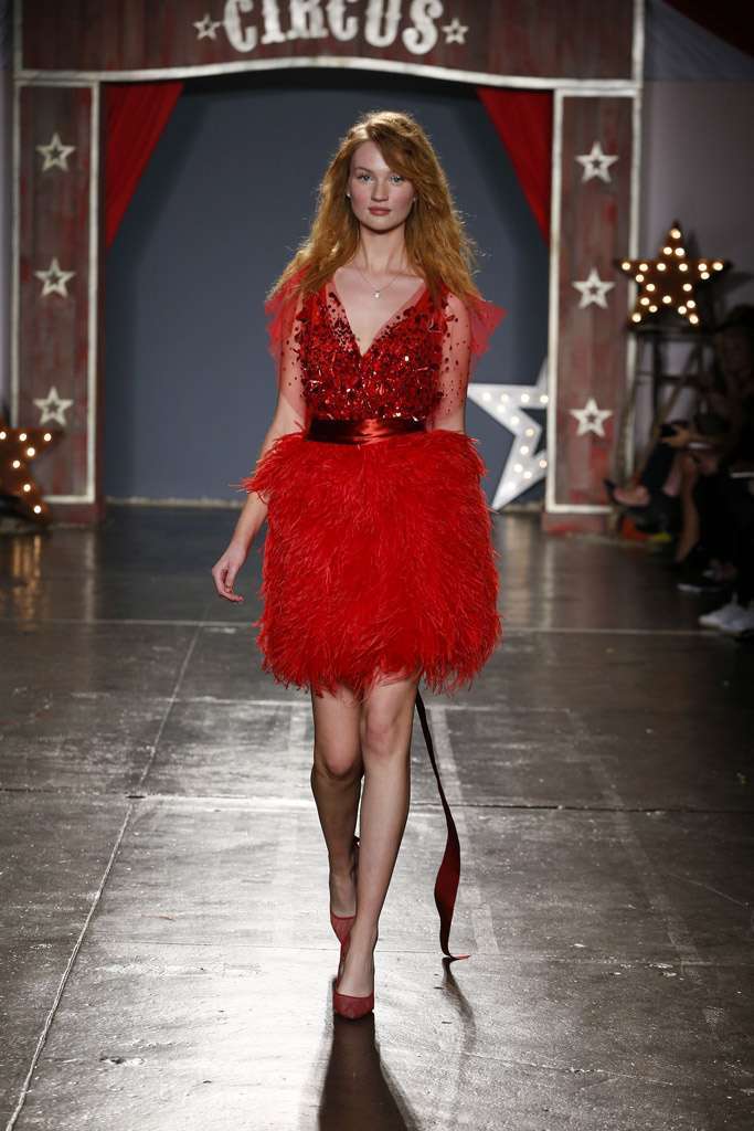 Abito da sposa rosso corto Jenny Packham