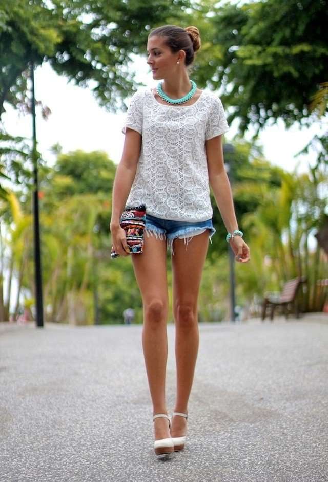 Gli shorts e gli accessori etnici