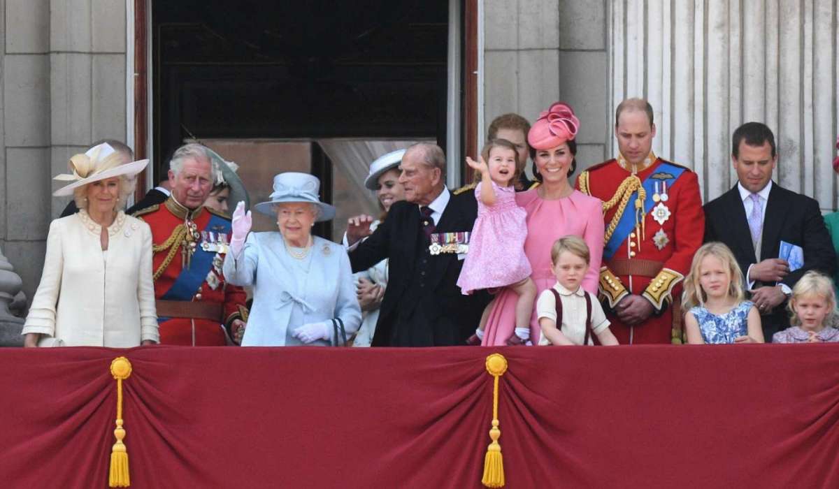 I saluti dal balcone di Buckingham Palace