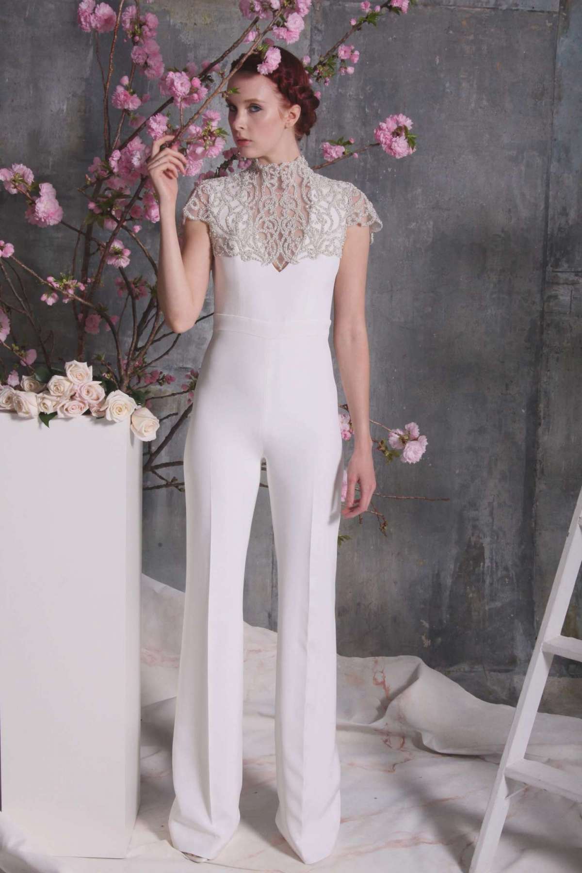 Look da sposa con pantaloni Christian Siriano