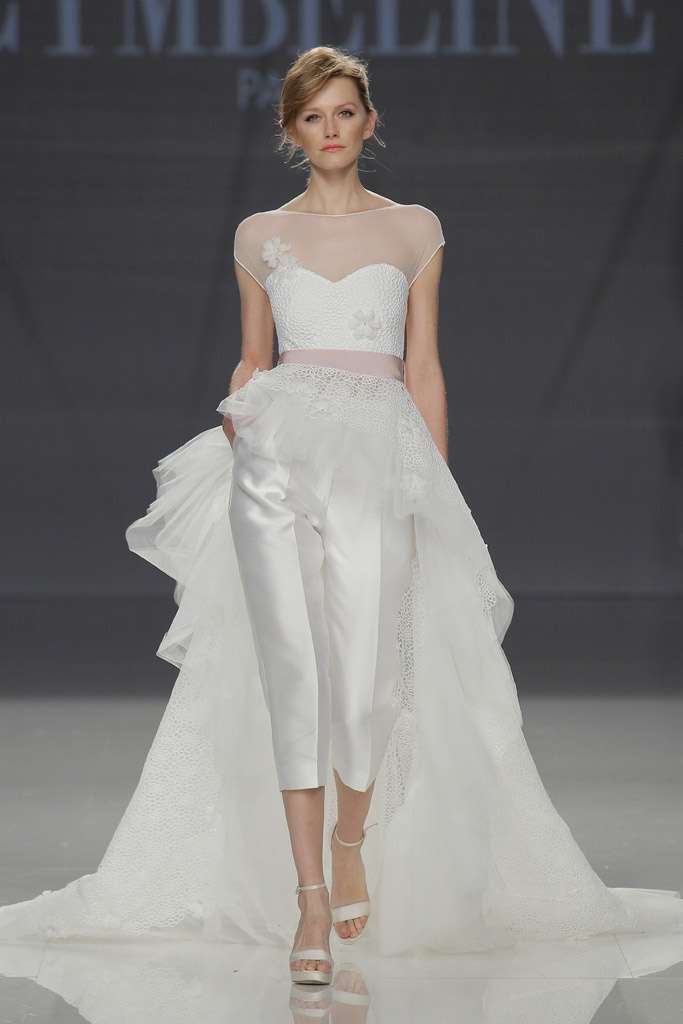 Look da sposa Cymbeline con pantaloni