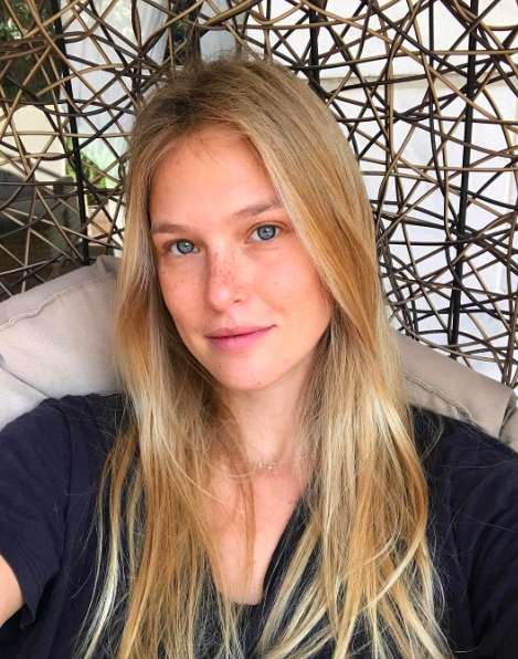 Bar Refaeli senza trucco