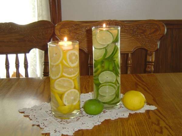 Candele e limoni gialli e verdi