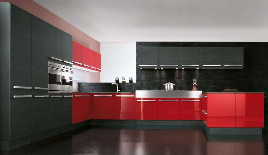 Cucina in rosso lucido