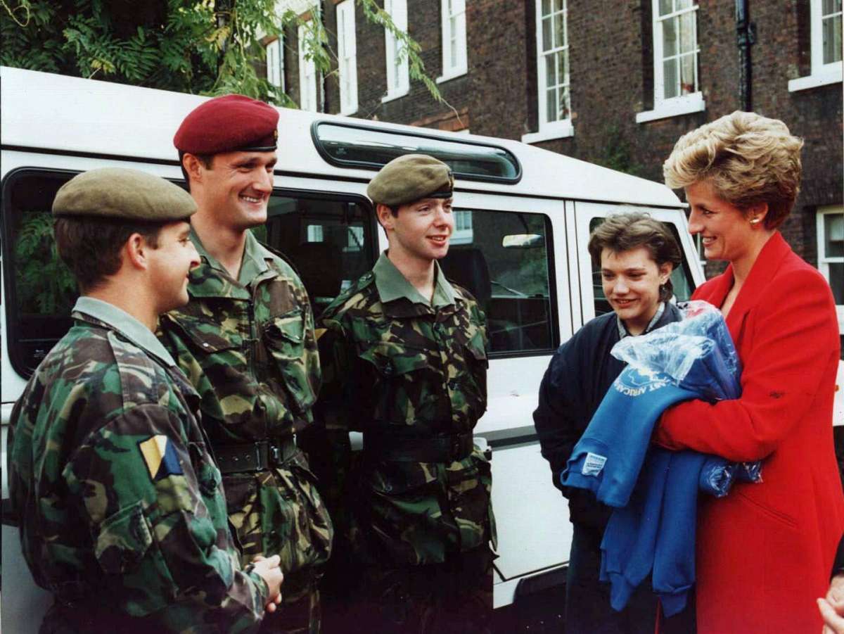 Diana con i militari