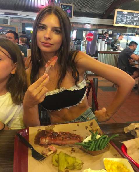 La Ratajkowski a cena in Texas