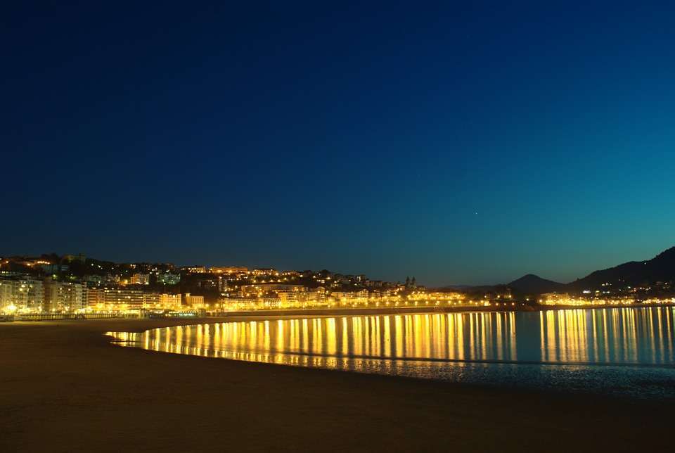 Spiaggia di La Concha by night