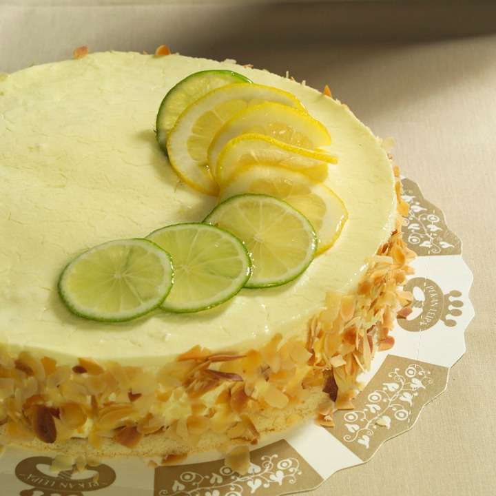 Torta con fettine di limone