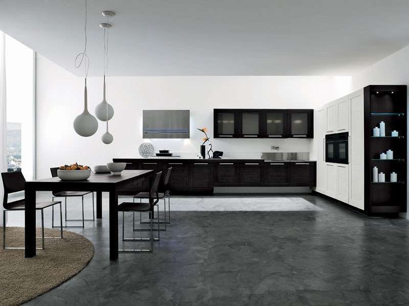Una cucina in bianco e nero