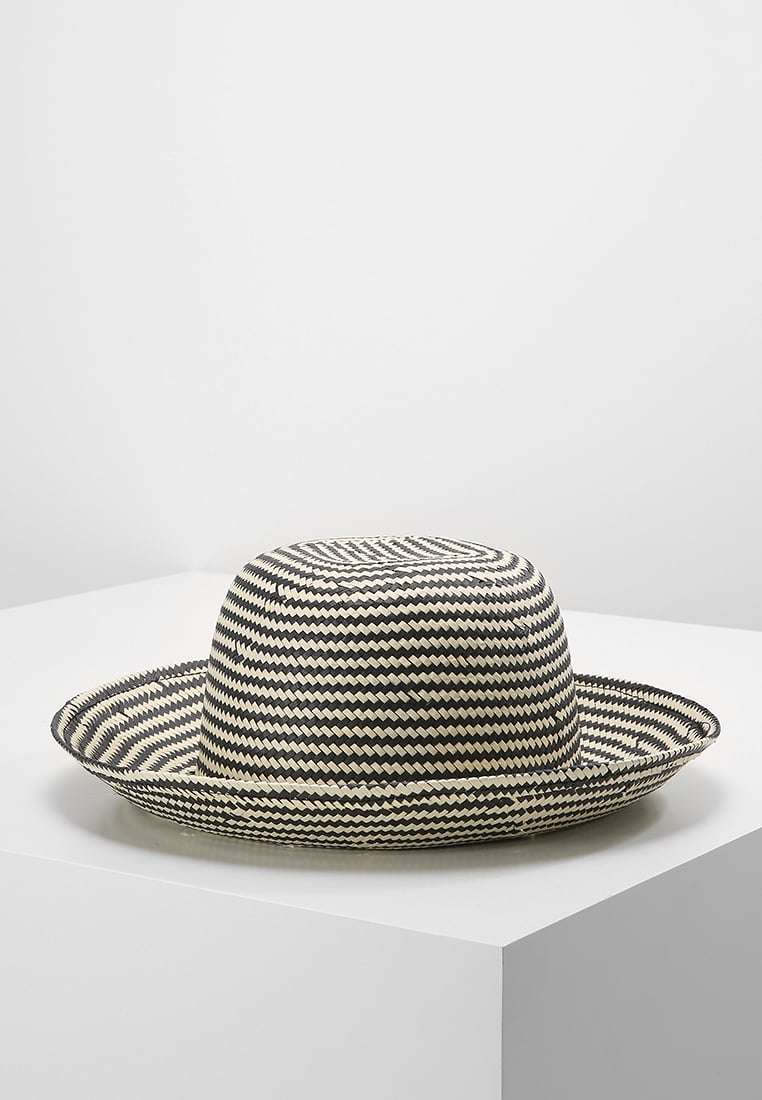 Cappello bicolor Opus