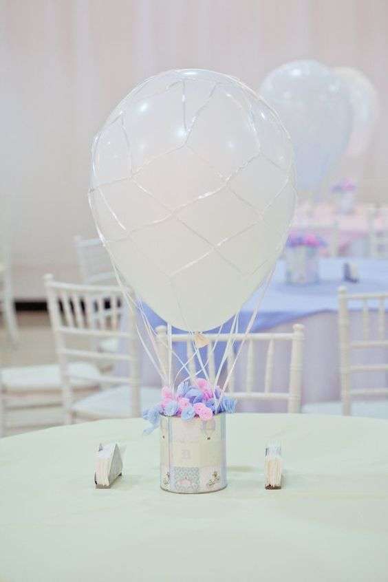 Centrotavola con palloncino bianco