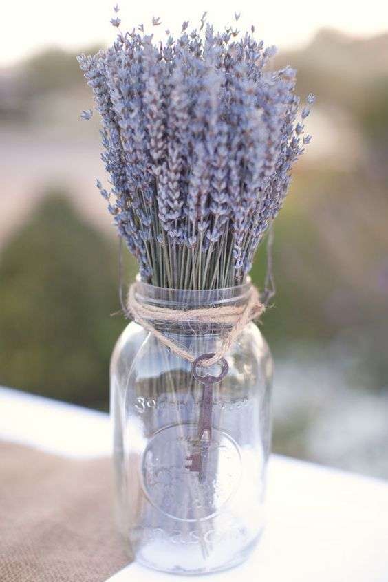 Centrotavola in vetro con lavanda