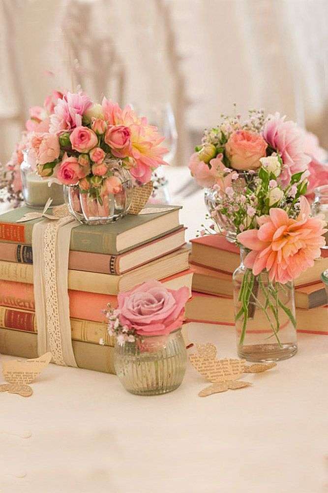 Centrotavola shabby chic con libri