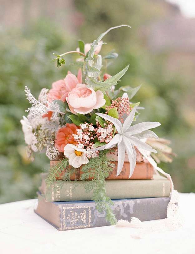 Centrotavola shabby chic fai da te con libri